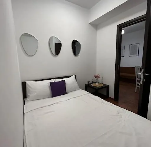 Cara 5 Min Walk To The Train Station 콘스탄차