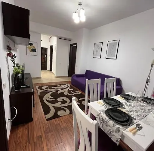 Cara 5 Min Walk To The Train Station 아파트