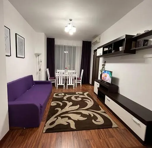 Cara 5 Min Walk To The Train Station 콘스탄차