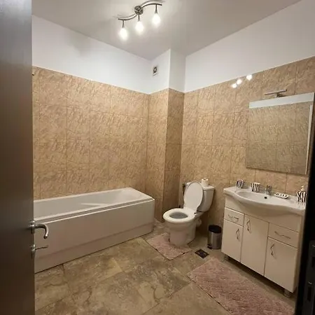 Cara 5 Min Walk To The Train Station *